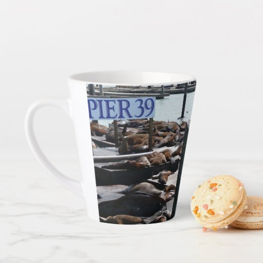 Tasse Latte Otaries du quai 39 (En situation)