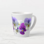 Tasse Latte Pansies violettes et blanches Lumineuses en latte  (Angle droit)