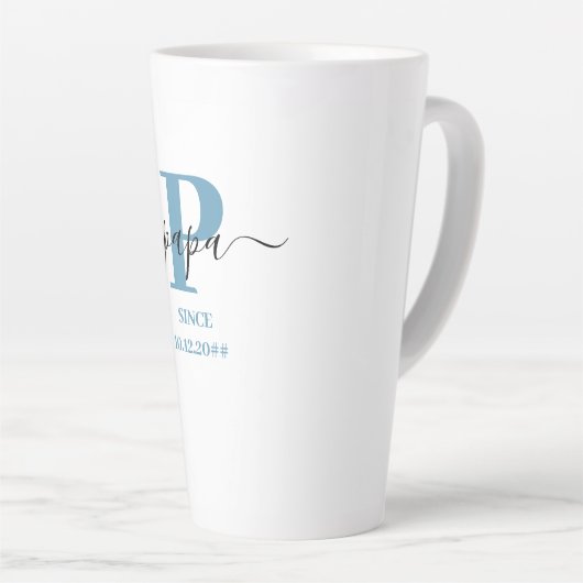 Tasse Latte Papa Élégant Script Monogramme Bleu Blanc Latte Mu (Angle droit)