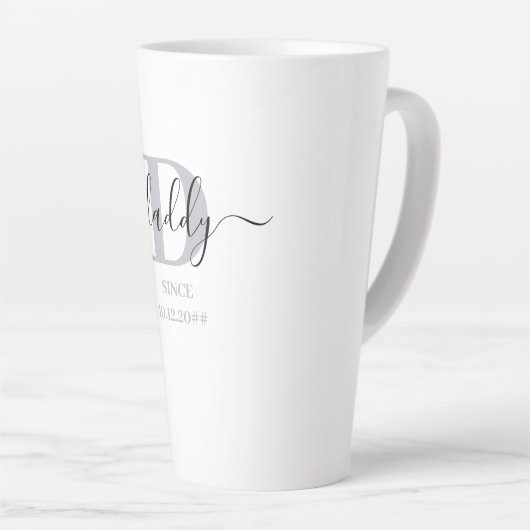 Tasse Latte Papa Élégant Script Papa Monogramme Gris d'argent (Angle droit)