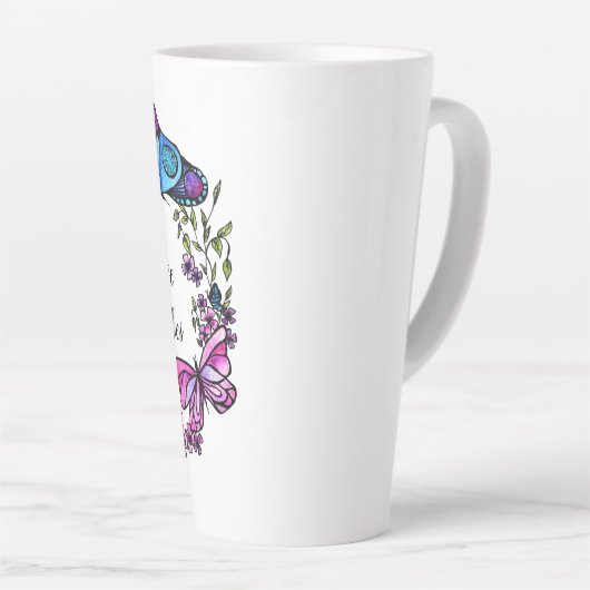 Tasse Latte Papillon et fleurs Guillemet ou nom personnalisé W (Angle droit)