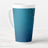 Tasse Latte Papillons d'or sur un Arrière - plan bleu (Angle gauche)