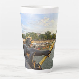 Tasse Latte Paris. France. Pont Alexandre3