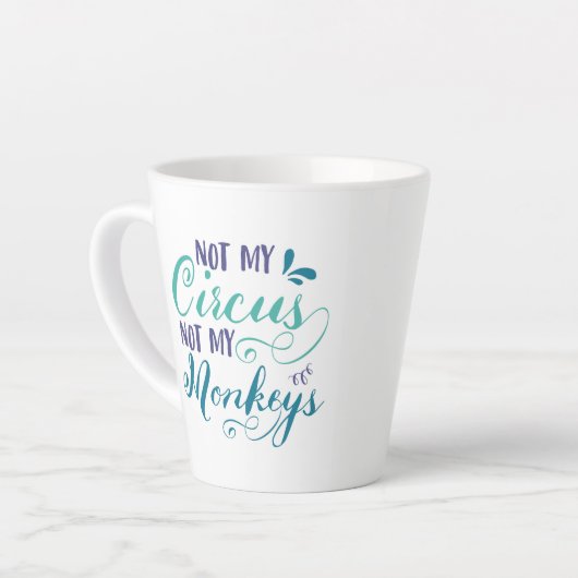 Tasse Latte Pas mon cirque, pas mes singes, un proverbe polis, (Angle gauche)