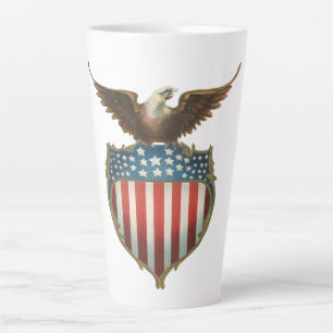 Tasse Latte Patriotisme Vintage, aigle fier sur le drapeau amé