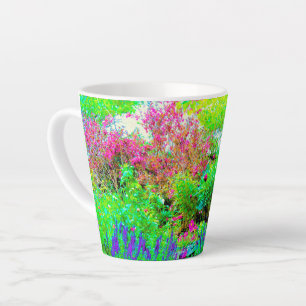 Tasse Latte Paysage du jardin de printemps vert avec pivoines