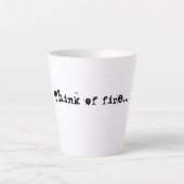 Tasse Latte Pensez à la citation de feu (Devant)