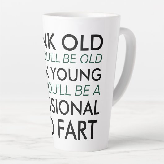 Tasse Latte Pensez vieux et vous serez vieux (Angle droit)