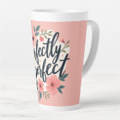 Tasse Latte Perfectly Imperfect Floral Typography Quote (Angle droit)