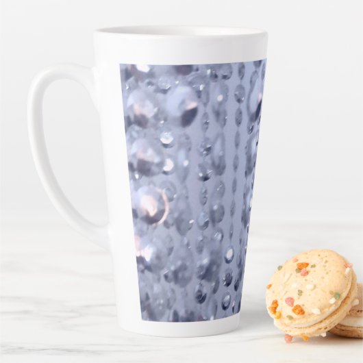 Tasse Latte Perles bleues brillantes (En situation)