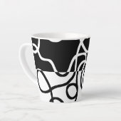 Tasse Latte Persuasion linéaire I : Abstrait noir et blanc (Angle gauche)