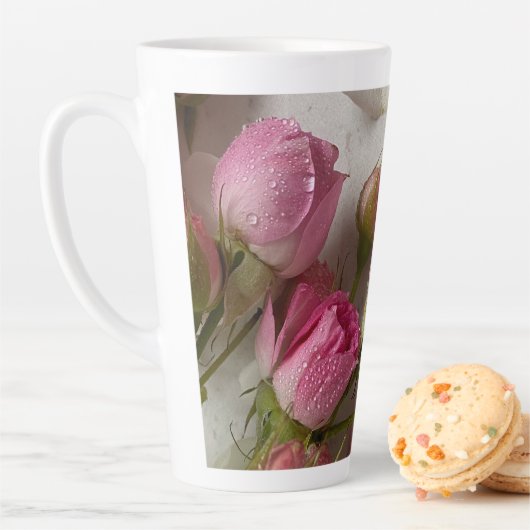 Tasse Latte Pétales en perles Fleurs roses scintillant dans la (En situation)