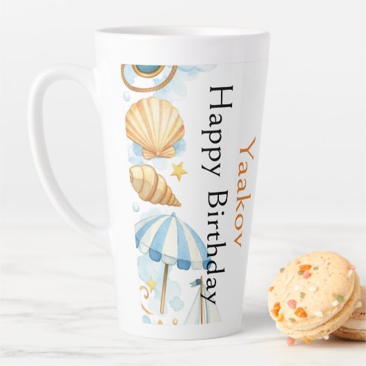 Tasse Latte Petit explorateur côtier 4e anniversaire pour garç (En situation)