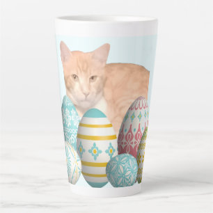 Tasse Latte Photo de chaton de Pâques avec des œufs peints