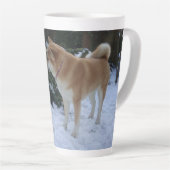 Tasse Latte photo de mignon akita baiser bonhomme de neige aki (Angle droit)