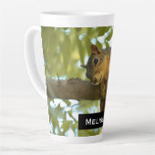 Tasse Latte Photo nature d'écureuil mignonne et curieuse (Angle gauche)