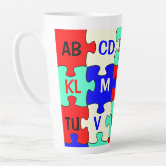 Tasse Latte Pièces de puzzle colorées et lettres d'alphabet