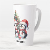 Tasse Latte Pingouins de Noël festifs Monogrammes (Angle droit)