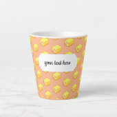 Tasse Latte Pixel Art rose et jaune Motif de gâteau Battenberg (Devant)