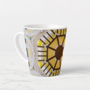 Tasse Latte Plafond décoré à la gare de Tokyo