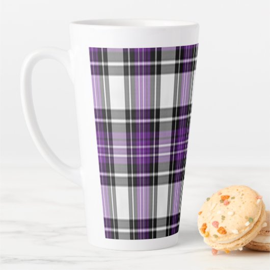 Tasse Latte Plaid Violet Et Noir (En situation)
