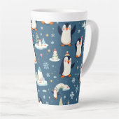 Tasse Latte Playful Penguin Pattern (Angle droit)