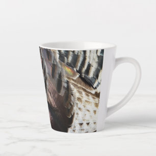 Tasse Latte Plumes de Dindon Sauvage I Design Abstrait de la N