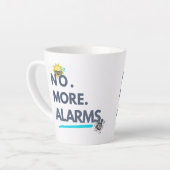 Tasse Latte 💤 Plus. D'alarme. (Angle gauche)