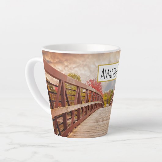 Tasse Latte Pont rustique en bois dans le pays (Angle gauche)