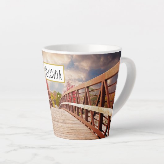 Tasse Latte Pont rustique en bois dans le pays (Angle droit)