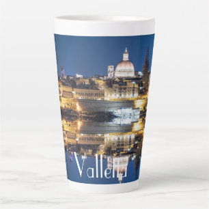 Tasse Latte Port de la vieille ville de La Valette la nuit