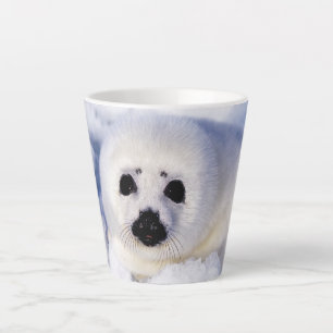 Tasse Latte Portrait d'une cuve de phoque de la harpe
