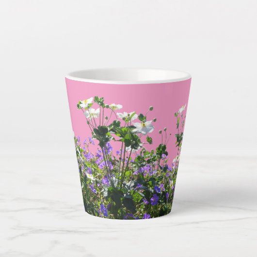Tasse Latte Poussière d'anémone et de géranium. Musique en lat (Devant)