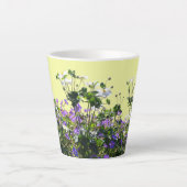 Tasse Latte Poussière d'anémone et de géranium. Musique latte  (Devant)