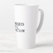 Tasse Latte Powered by Tea & Sarcasm (Angle droit)