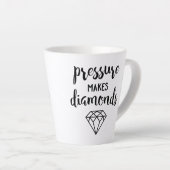 Tasse Latte Pression fait des diamants - Typographie de script (Angle droit)