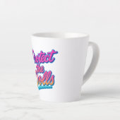 Tasse Latte Protect the Dolls Neon Retro Art (Angle droit)