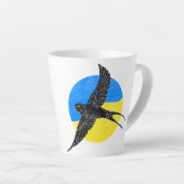 Tasse Latte Queue de Swallowtail sur fond Bleu & Jaune, modèle (Angle droit)