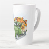Tasse Latte Récolte d'automne dans un camion vert (Angle droit)