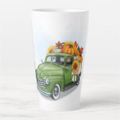 Tasse Latte Récolte d'automne dans un camion vert (Devant)