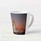 Tasse Latte Red Sky for Space Shuttle Atlantis Launch (Angle droit)