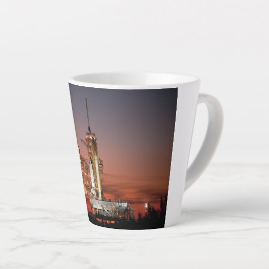 Tasse Latte Red Sky for Space Shuttle Atlantis Launch (Angle droit)