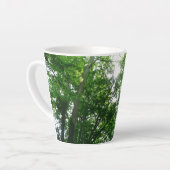 Tasse Latte Regard sur les arbres d'été (Angle gauche)