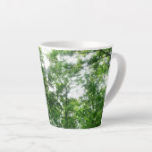 Tasse Latte Regard sur les arbres d'été (Angle droit)