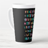 Tasse Latte Rendre le monde plus bizarre et plus gentil (Angle gauche)