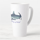 Tasse Latte requin gris cool (Angle droit)