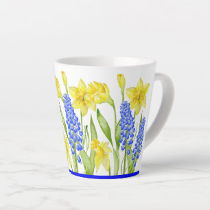 Tasse Latte Ressort terreux sur une petite boue en latte (M, D