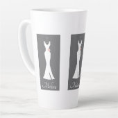 Tasse Latte Robe blanche élégante sur gris - Conception simple (Angle gauche)