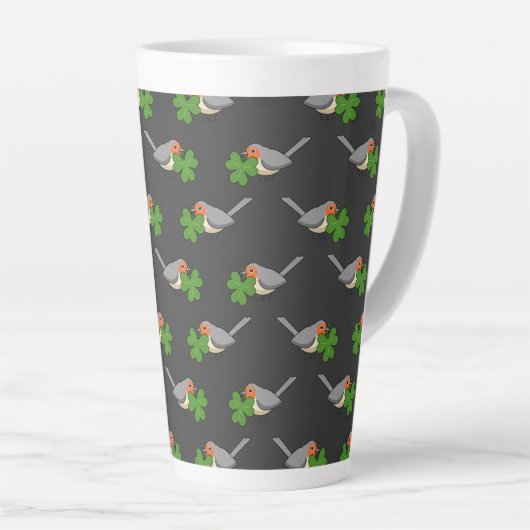 Tasse Latte Robin mignon avec Shamrock en caricature (Angle droit)