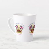Tasse Latte Roi Charles III Couronne de couronnement et drapea (Angle gauche)